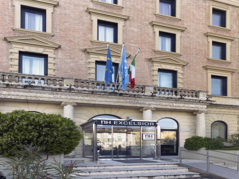 Hotel Nh Siena Esterno foto